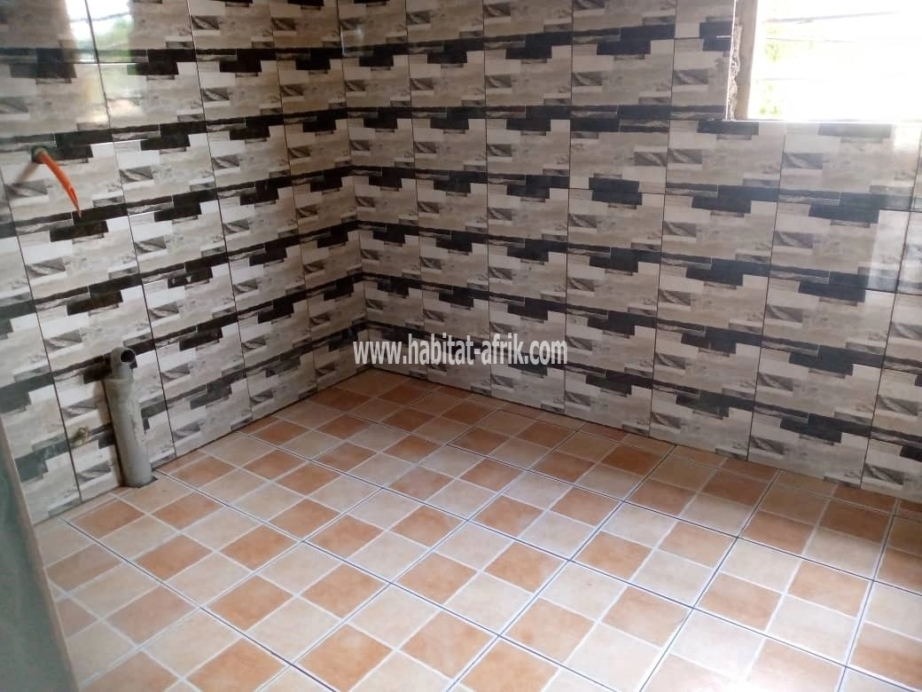 LOCATION Appartement d'une pièce wc douche cuisine interne à l'étage à Agoè assiyeye Lomé-Togo 