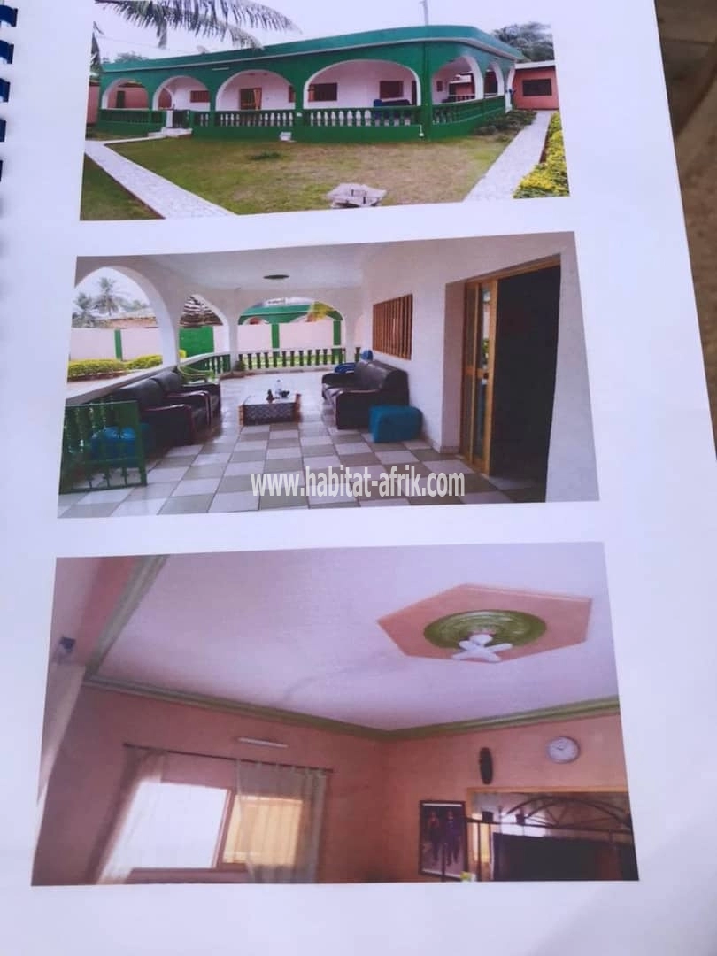 Villa à vendre à adidogome avec 3 tampons au bord de la route bon emplacement Lomé-Togo 