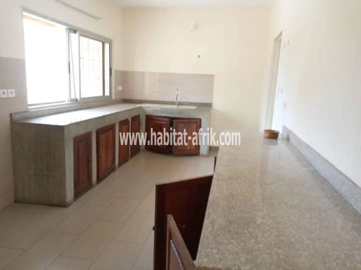 LOCATION VILLA AVEC PISCINE CLIMÉ AU REZ DE CHAUSSÉE À NUKAFU CERFER LOMÉ-TOGO 