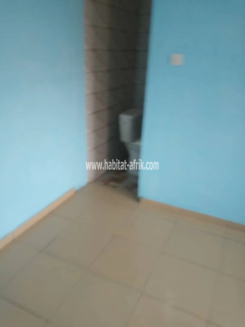 LOCATION Appartement Chambre Salon WC douche cuisine interne 3 ménages sis à Hedranawoe Lomé-Togo 