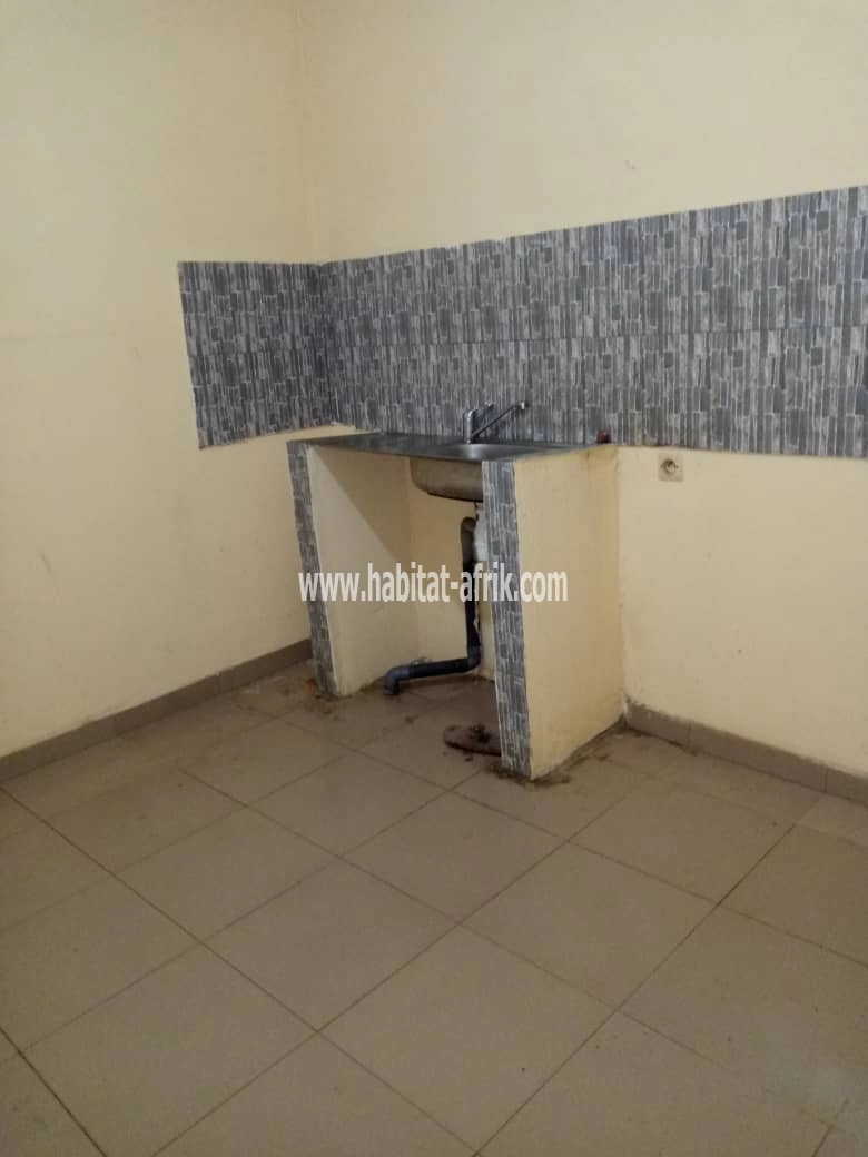 LOCATION APPARTEMENT PIÈCE WC DOUCHE CUISINE INTERNE A AGOÈ KITCHIGAN LOME-TOGO 