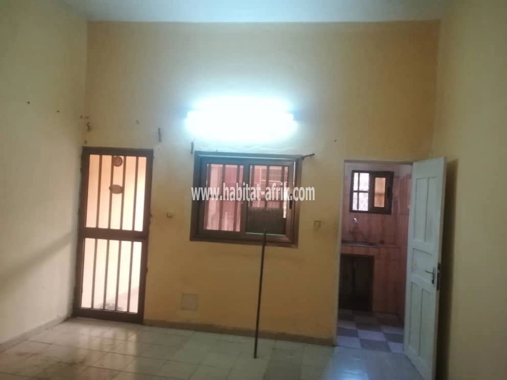 LOCATION APPARTEMENT CHAMBRE SALON WC DOUCHE CUISINE INTERNE A ADIDOADIN LOME-TOGO 