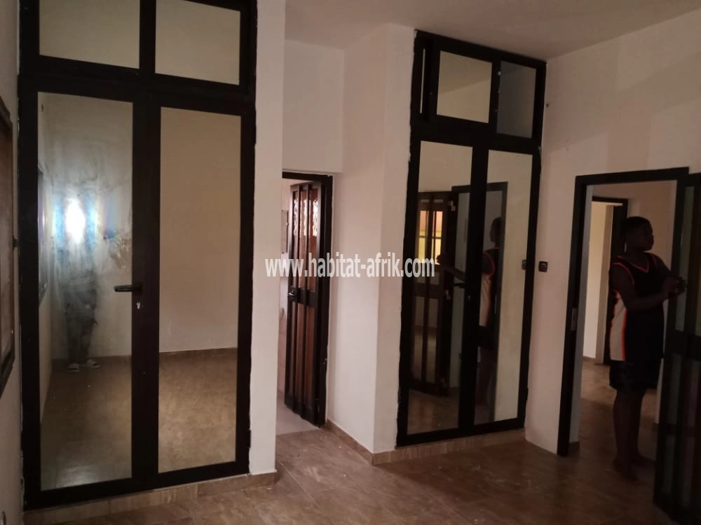 LOCATION VILLA 3 CHAMBRES SALON WC DOUCHE CUISINE INTERNE A BAGUIDA LOMÉ-TOGO 