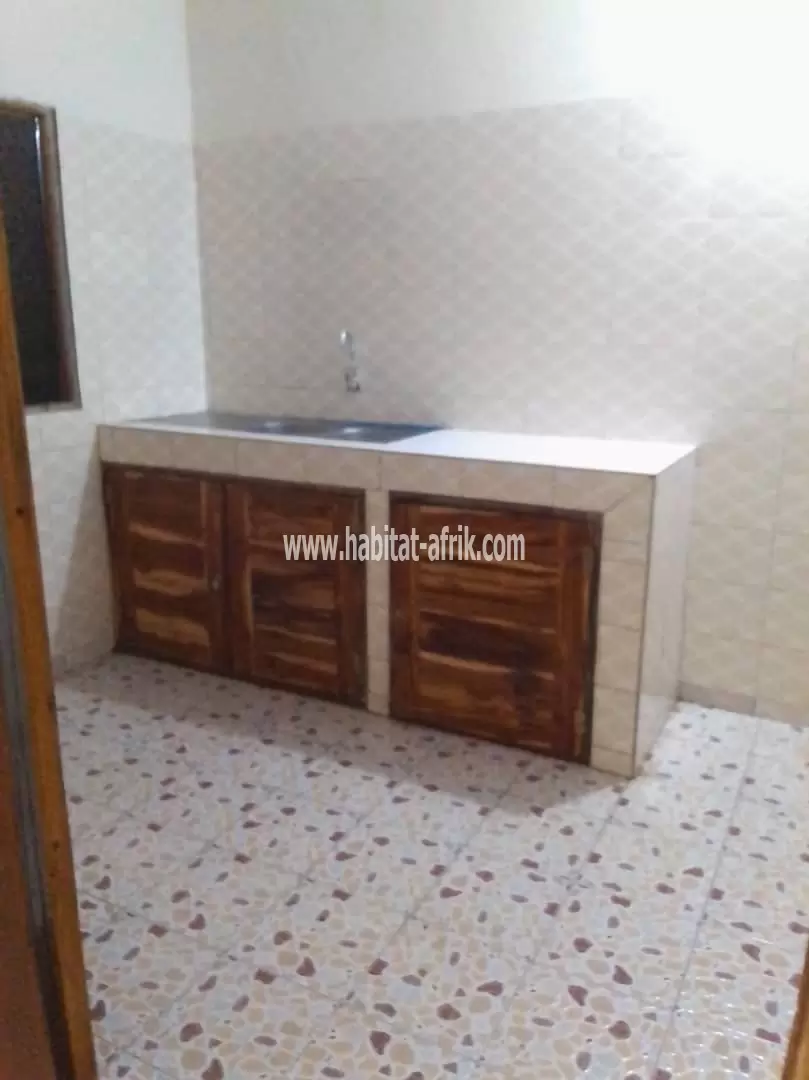 LOCATION APPARTEMENT CHAMBRE SALON WC DOUCHE CUISINE INTERNE A AVÉDJI MARGOT LOMÉ-TOGO 