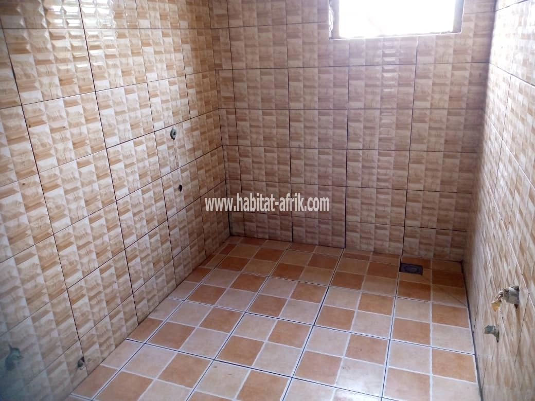 LOCATION Appartement d'une pièce wc douche cuisine interne à l'étage à Agoè assiyeye Lomé-Togo 