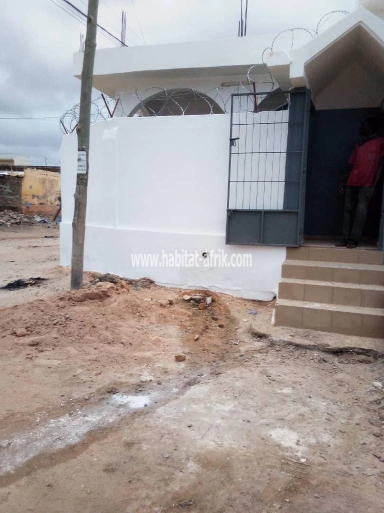 LOCATION Villa meublée 3 chambres salon wc douche cuisine toute climatisé à Gbosimé Lomé-Togo 