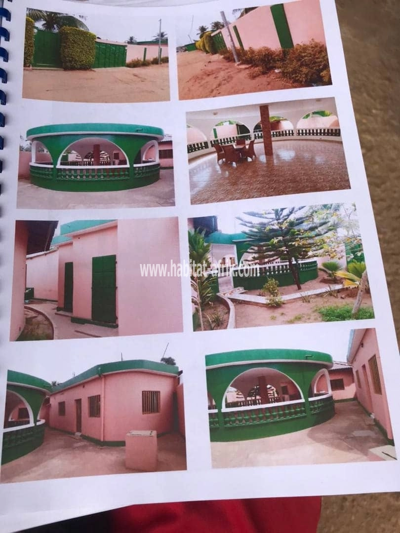 Villa à vendre à adidogome avec 3 tampons au bord de la route bon emplacement Lomé-Togo 