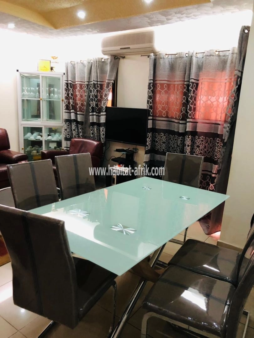 LOCATION Villa meublée 3 chambres salon wc à djidjolé Lomé-Togo 