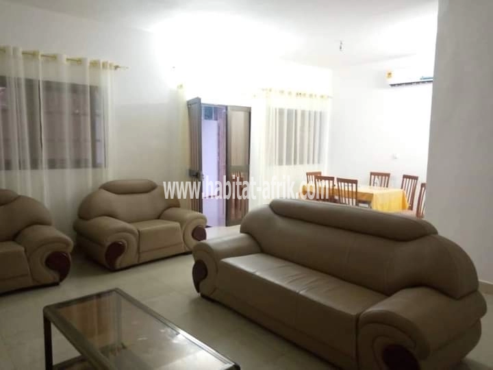 LOCATION Villa 3 Chambres Meublée a Cassablanca Lomé-Togo 