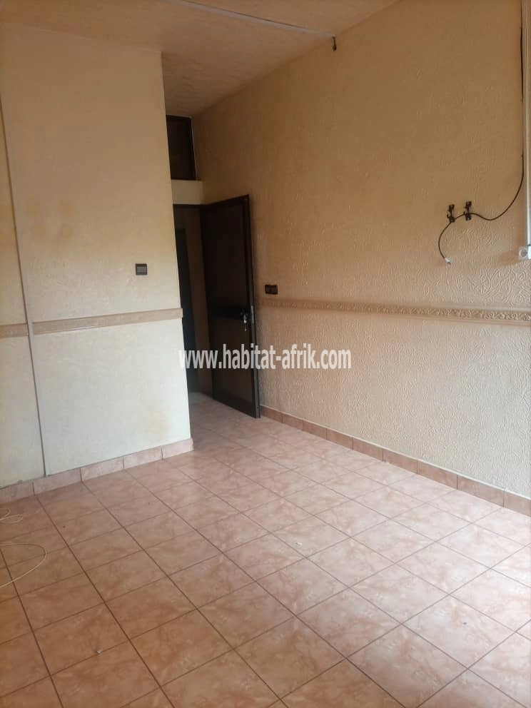 LOCATION APPARTEMENT PIÈCE WC DOUCHE CUISINE INTERNE A KÉGUÉ TROCADÉRO LOMÉ-TOGO 