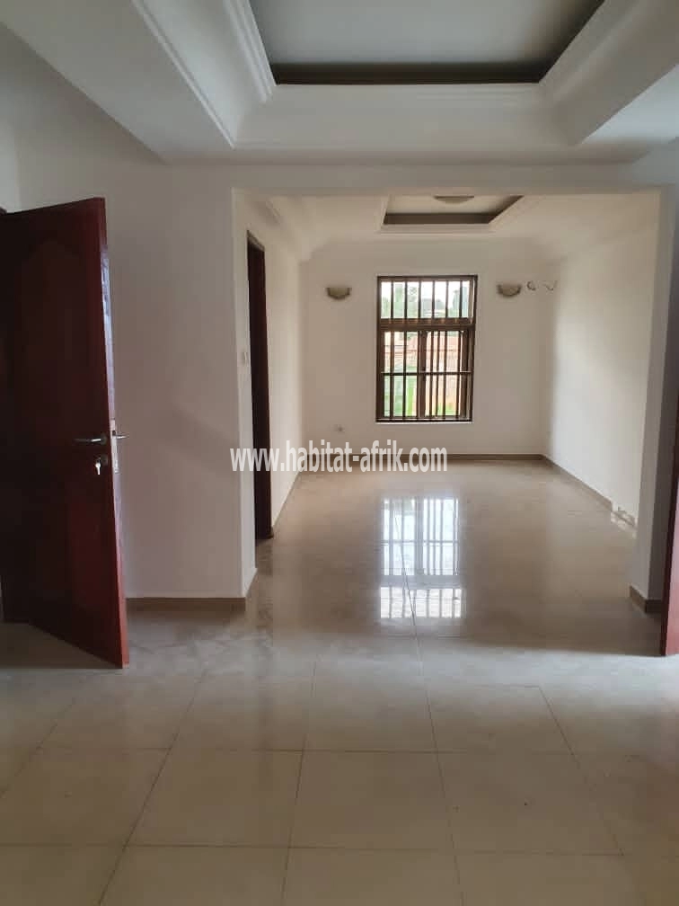 LOCATION VILLA 5 CHAMBRES SALON WC DOUCHE CUISINE INTERNE A NOUKAFOU MÈCHE AMINA LOME-TOGO 