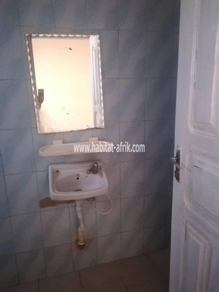 LOCATION APPARTEMENT CHAMBRE SALON WC DOUCHE CUISINE INTERNE A ADIDOADIN LOME-TOGO 