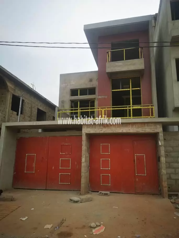 LOCATION VILLA 3 CHAMBRES SALON WC DOUCHE CUISINE INTERNE + 1 DÉPENDANCE GARAGE POUR 2 VOITURES A KÉGUÉ BOULICON LOMÉ-TOGO 