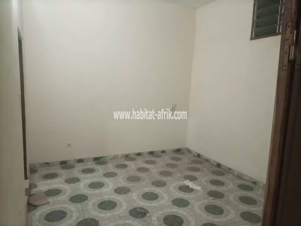 LOCATION APPARTEMENT CHAMBRE SALON WC DOUCHE CUISINE INTERNE A HEDJRANAWOE LOMÉ-TOGO 