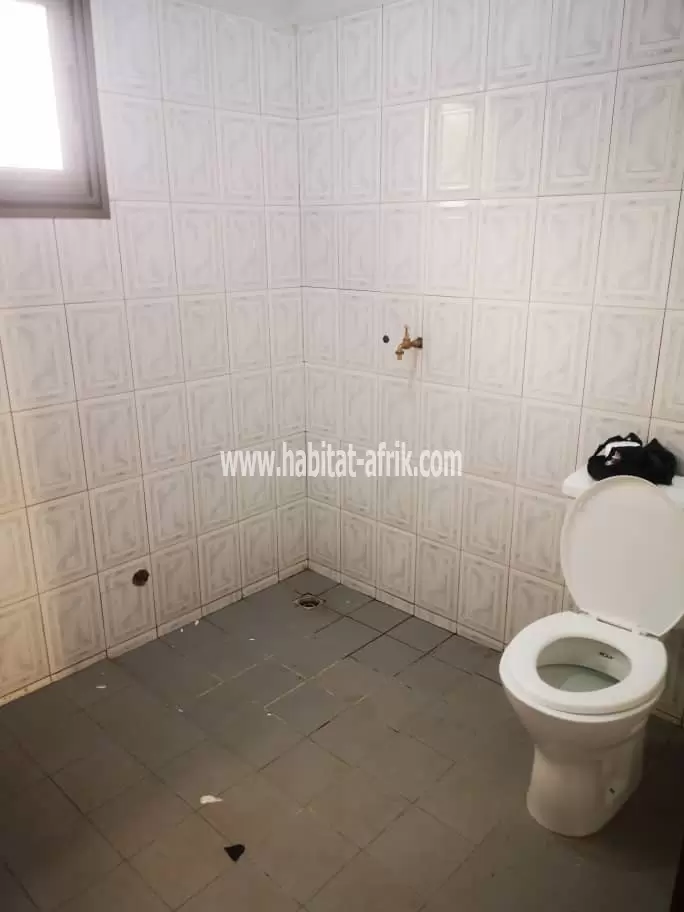 LOCATION APPARTEMENT PIÈCE WC DOUCHE CUISINE INTERNE A HEDJRANAWOE LOMÉ-TOGO 