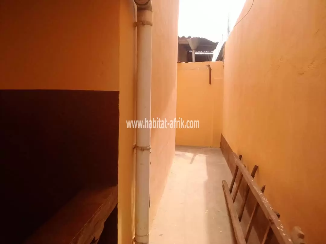 LOCATION APPARTEMENT CHAMBRE SALON WC DOUCHE CUISINE INTERNE A ATSIEGOU LOMÉ-TOGO 