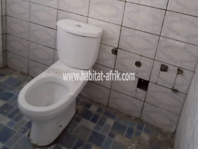 LOCATION Appartement Chambre Salon WC douche cuisine interne à adidogome Amadahome Lomé-Togo 