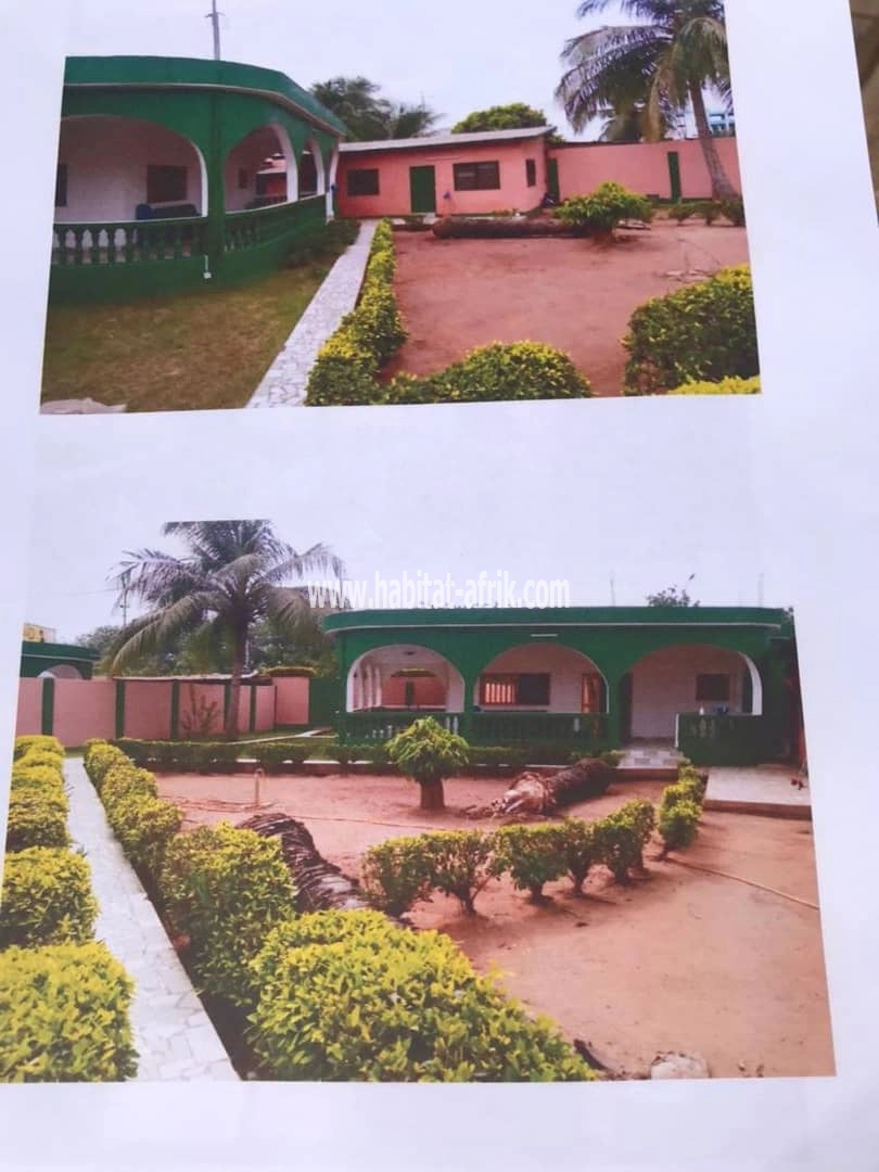 Villa à vendre à adidogome avec 3 tampons au bord de la route bon emplacement Lomé-Togo 