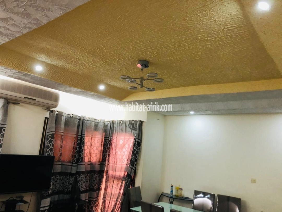 LOCATION Villa meublée 3 chambres salon wc à djidjolé Lomé-Togo 
