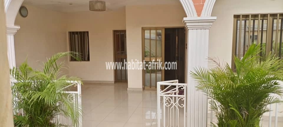 Villa duplex de 4 chambres à vendre à hedzranawoé sur demi lot 300 mètres carré avec titre foncier* Lomé-Togo 