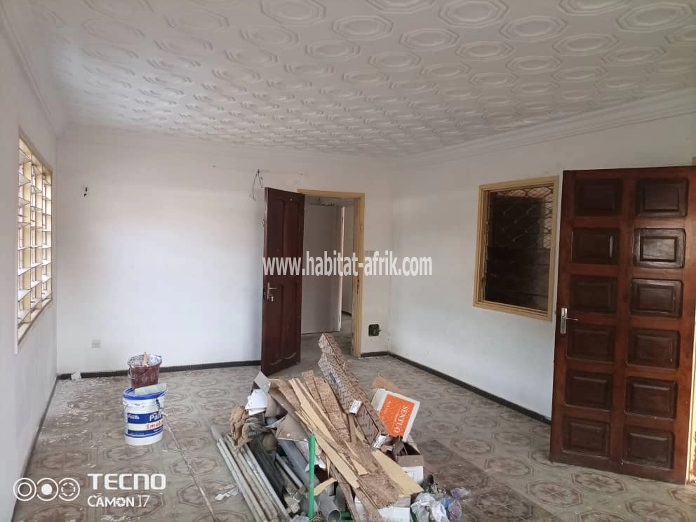 Maison à vendre sur demi lot 300 mètres carré à Forever Lomé-Togo 