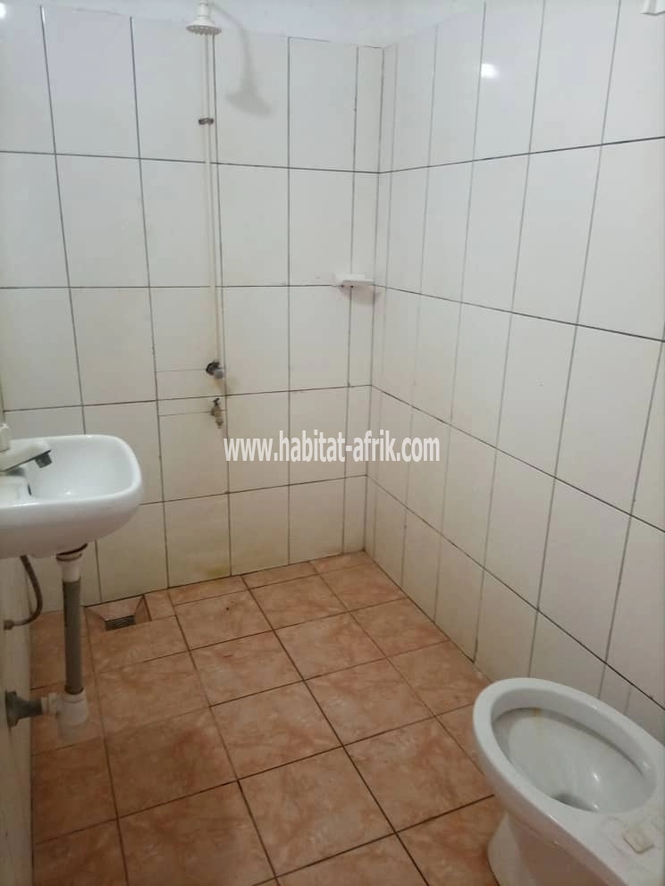 LOCATION APPARTEMENT PIÈCE WC DOUCHE CUISINE INTERNE A KÉGUÉ TROCADÉRO LOMÉ-TOGO 