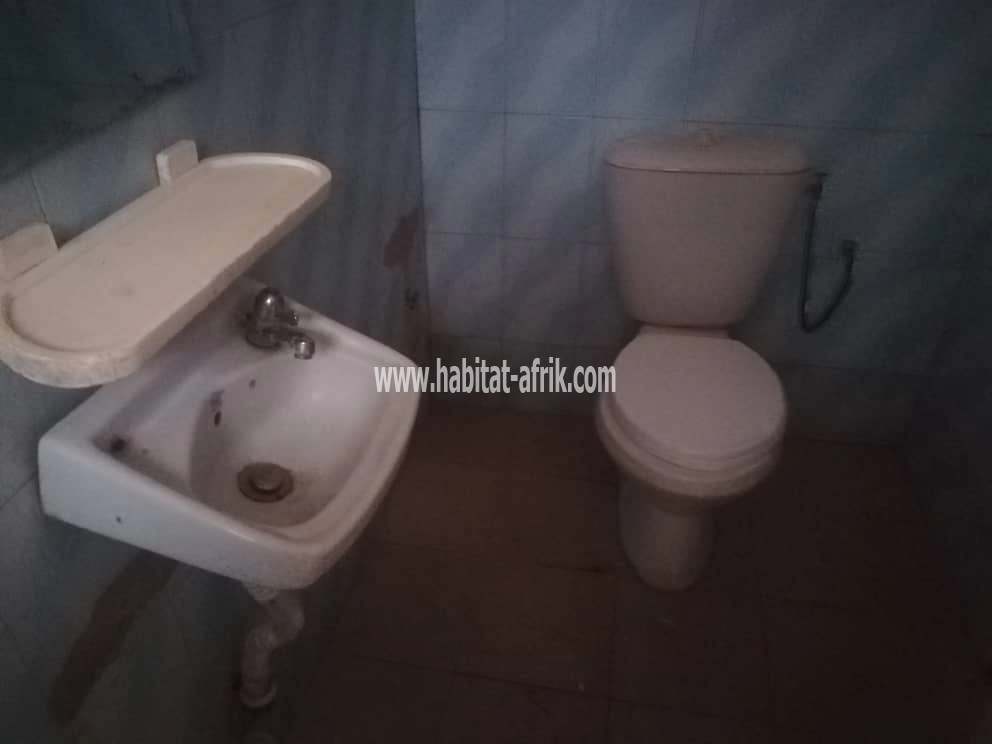 LOCATION APPARTEMENT CHAMBRE SALON WC DOUCHE CUISINE INTERNE A ADIDOADIN LOME-TOGO 