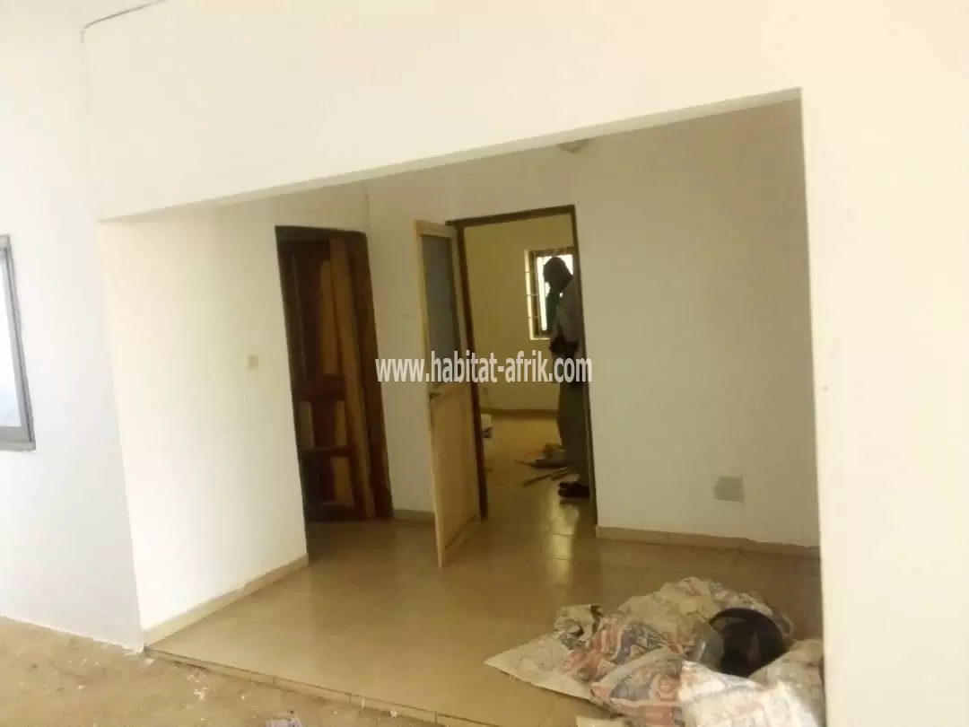 LOCATION APPARTEMENT CHAMBRE SALON WC DOUCHE CUISINE INTERNE A ATSIEGOU MARCHÉ LOME-TOGO 