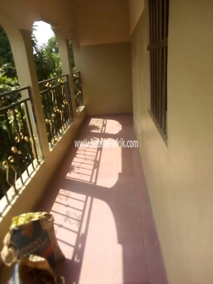 LOCATION APPARTEMENT PIÈCE WC DOUCHE CUISINE INTERNE A HEDJRANAWOE LOMÉ-TOGO 