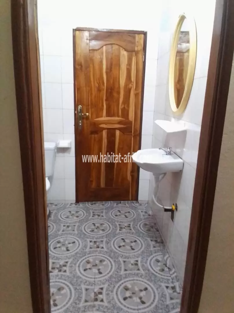 LOCATION APPARTEMENT CHAMBRE SALON WC DOUCHE CUISINE INTERNE A AVÉDJI MARGOT LOMÉ-TOGO 