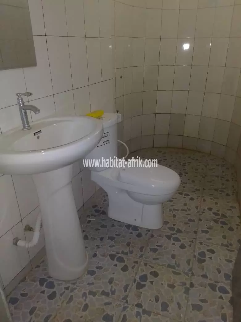 LOCATION APPARTEMENT 2 CHAMBRES SALON WC DOUCHE CUISINE INTERNE A ADIDOGOMÉ AMADAHOME CARREFOUR AÏSED LOMÉ-TOGO 