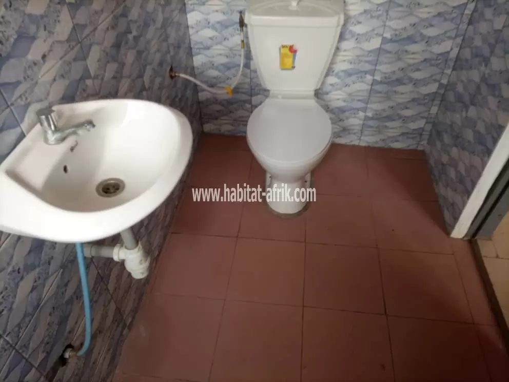 LOCATION APPARTEMENT PIÈCE WC DOUCHE CUISINE INTERNE A AGOÈ MINAMADOU LOMÉ-TOGO 