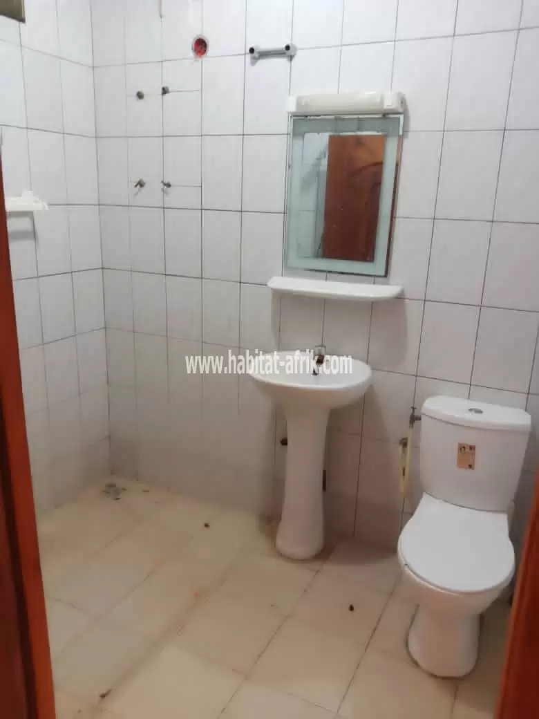 LOCATION APPARTEMENT 2 CHAMBRES SALON WCD CUISINE INTERNE A AVÉDJI LOMÉ-TOGO 