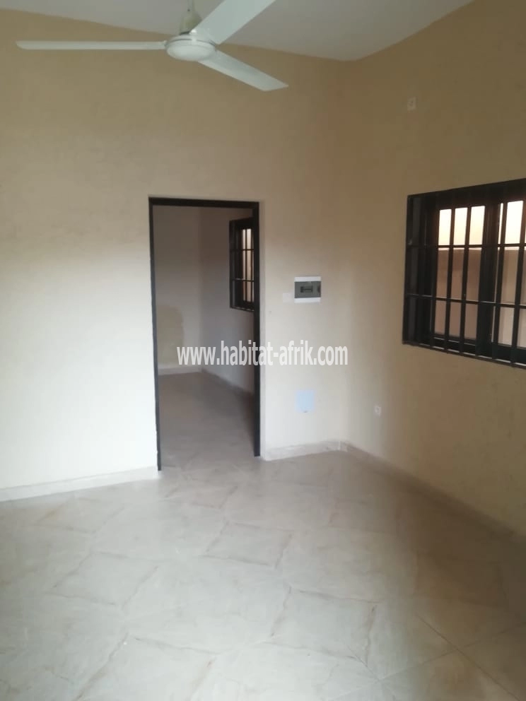 LOCATION Appartement Chambre Salon WC douche cuisine interne nouvelle construction propre à agoè Telessou assigomé Lomé-Togo 
