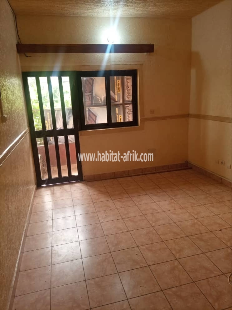 LOCATION APPARTEMENT PIÈCE WC DOUCHE CUISINE INTERNE A KÉGUÉ TROCADÉRO LOMÉ-TOGO 