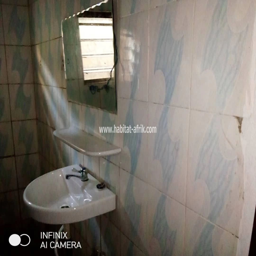 LOCATION APPARTEMENT PIÈCE WC DOUCHE CUISINE INTERNE A AGOÈ ADOUGBA LOMÉ-TOGO 