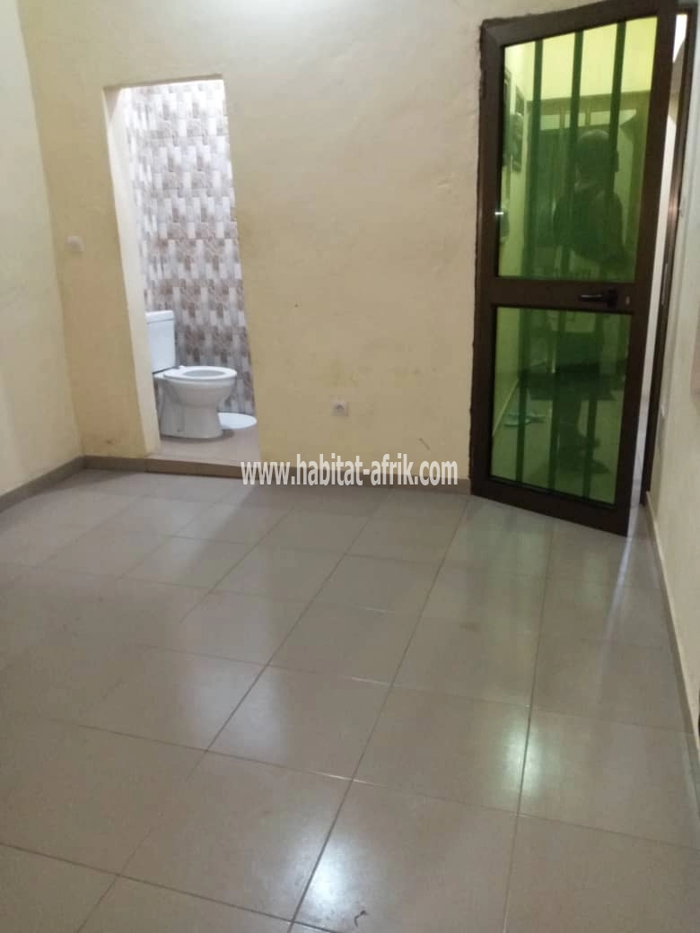 LOCATION APPARTEMENT PIÈCE WC DOUCHE CUISINE INTERNE A AGOÈ KITCHIGAN LOME-TOGO 