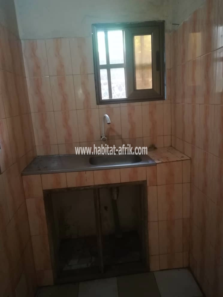 LOCATION APPARTEMENT CHAMBRE SALON WC DOUCHE CUISINE INTERNE A ADIDOADIN LOME-TOGO 