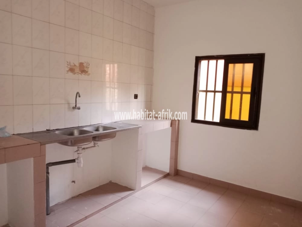 LOCATION VILLA 3 CHAMBRES SALON WC DOUCHE CUISINE INTERNE A BAGUIDA LOMÉ-TOGO 