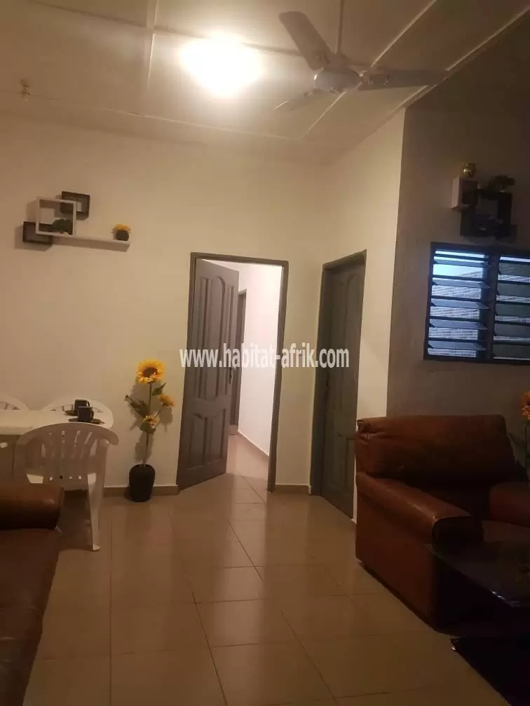 LOCATION APPARTEMENT CHAMBRE SALON WC DOUCHE CUISINE INTERNE A BÈ KPEHENOU 50 MÈTRES DE LA PHARMACIE LOMÉ-TOGO 