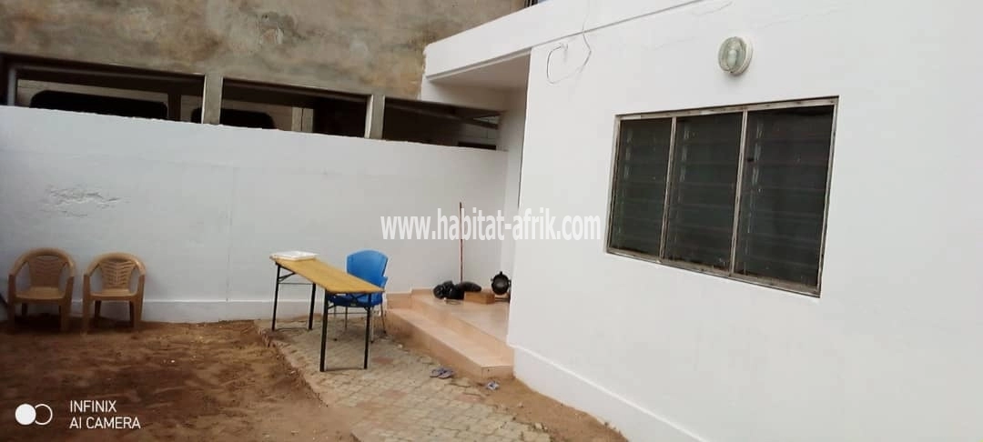 Maison à vendre sur presque demi lot à adidoadin 3 chambres salon wc avec titre foncier* Lomé-Togo 