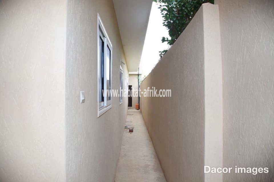 LOCATION Villa APPARTEMENT COUR UNIQUE SEUL AU REZ DE 3 CHAMBRES SALON + 2 DÉPENDANCES A AGOÈ RÉSERVE LOMÉ-TOGO 