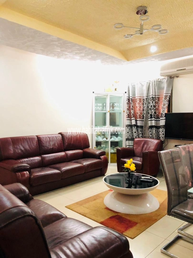 LOCATION Villa meublée 3 chambres salon wc à djidjolé Lomé-Togo 