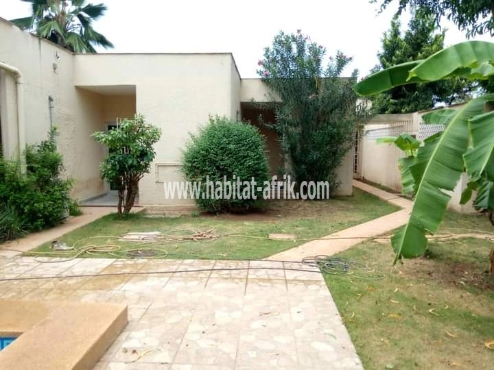 LOCATION VILLA AVEC PISCINE CLIMÉ AU REZ DE CHAUSSÉE À NUKAFU CERFER LOMÉ-TOGO 