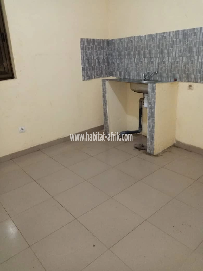 LOCATION APPARTEMENT PIÈCE WC DOUCHE CUISINE INTERNE A AGOÈ KITCHIGAN LOME-TOGO 