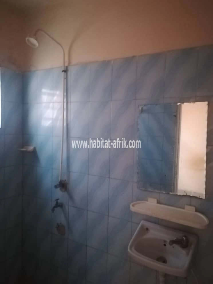 LOCATION APPARTEMENT CHAMBRE SALON WC DOUCHE CUISINE INTERNE A ADIDOADIN LOME-TOGO 