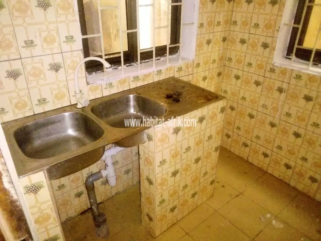 LOCATION APPARTEMENT CHAMBRE SALON WC DOUCHE CUISINE INTERNE A ATSIEGOU MARCHÉ LOME-TOGO 