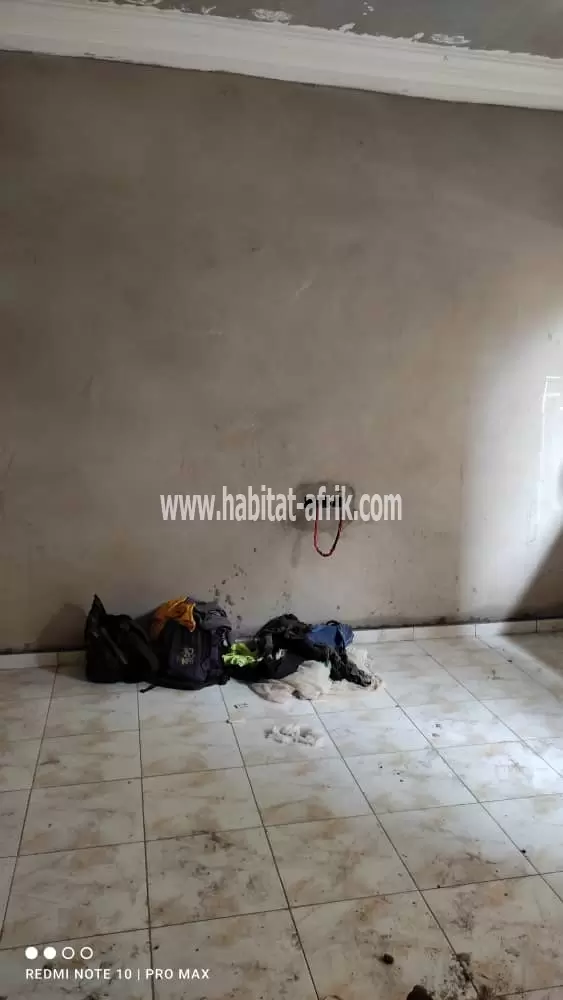 LOCATION APPARTEMENT CHAMBRE SALON WC DOUCHE CUISINE INTERNE A HEDJRANAWOE COUR PRIMAIRE LOMÉ-TOGO 