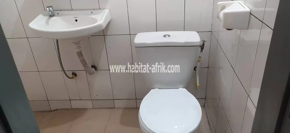 LOCATION APPARTEMENT 2 CHAMBRES SALON WCD CUISINE INTERNE A ADIDOGOMÉ BOUKAROU LOMÉ-TOGO 