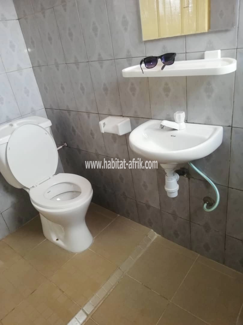 LOCATION Appartement Chambre Salon WC douche cuisine interne nouvelle construction propre à agoè Telessou assigomé Lomé-Togo 